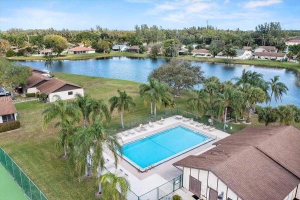 Tradewinds At Dos Lagos, 77 Via De Casas Norte, Boynton Beach, Florida 33426, image 1