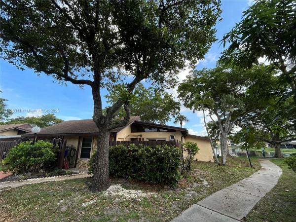 Villas At Carriage Hills Lakeside, 316 Briarwood Cir #4-17, Hollywood, Florida 33024, image 3