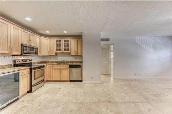 Cascade Falls, 530 NE 15th Ct #6, Fort Lauderdale, Florida 33304, image 1