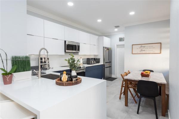 Courtyard At The Grove, 3891 Tree Top Dr, Weston, Florida 33332, image 2