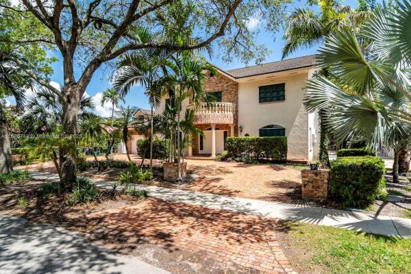 Loch Lomond, 7235 S Prestwick Pl, Miami Lakes, Florida 33014, image 1
