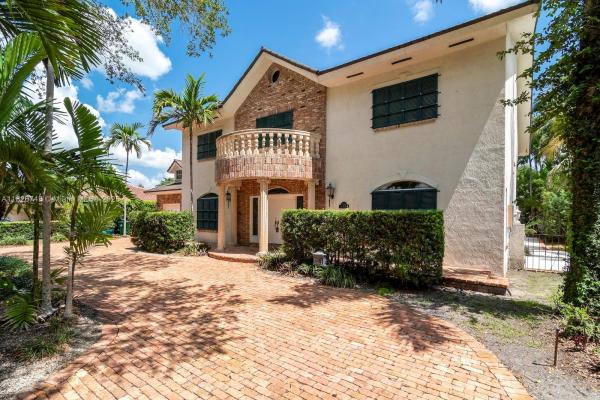 Loch Lomond, 7235 S Prestwick Pl, Miami Lakes, Florida 33014, image 3