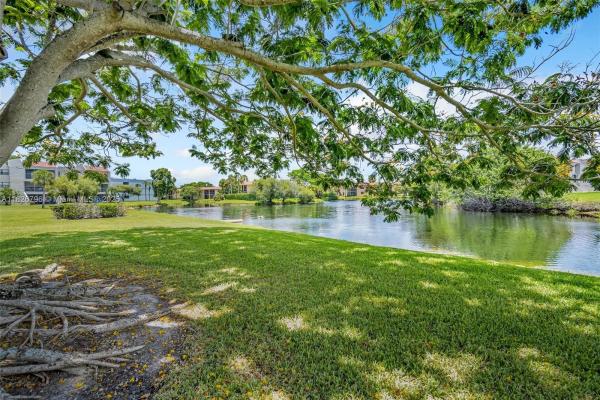 Racquet Club At Bonaventure, 220 Lakeview Dr #308, Weston, Florida 33326, image 1