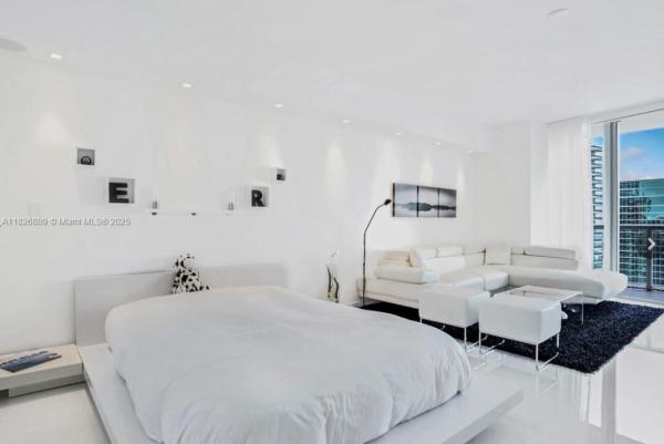 Icon Brickell Tower 1, 475 Brickell Ave #4310, Miami, Florida 33131, image 1