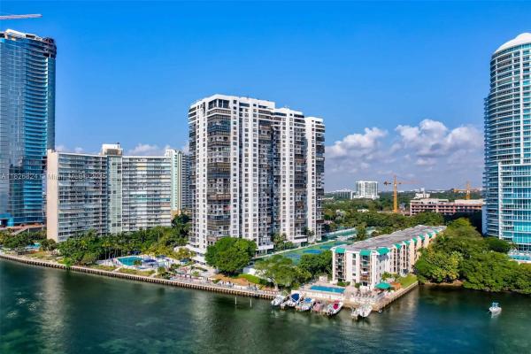 Brickell Bay Club, 2333 Brickell Ave #1701, Miami, Florida 33129, image 1