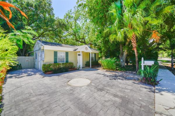 Royal Palm Villas, 6290 SW 70th St, South Miami, Florida 33143, image 1