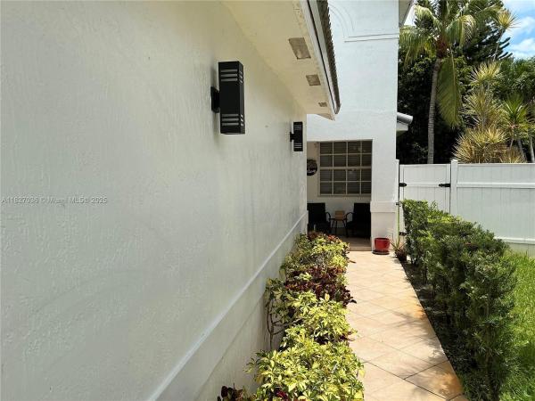 Tiffany Cove At Silver Lakes, 651 SW 176th Ave, Pembroke Pines, Florida 33029, image 2