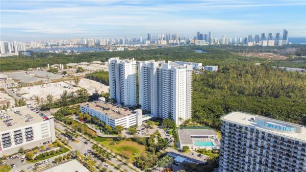 One Fifty One At Biscayne, 14951 Royal Oaks Ln #908, North Miami, Florida 33181, image 3