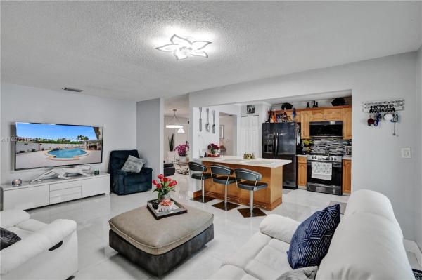 31 NW 133rd Pl, Miami, Florida 33182, image 1
