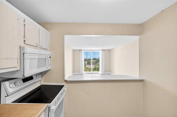 Woodside, 16851 NE 23rd Ave #A619, North Miami Beach, Florida 33160, image 2