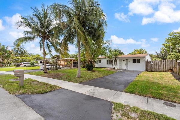 Collier Estates, 410 NE 58th Ct, Oakland Park, Florida 33334, image 2