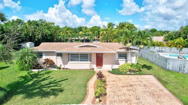 16702 NW 73rd Ct, Hialeah, Florida 33015, image 1