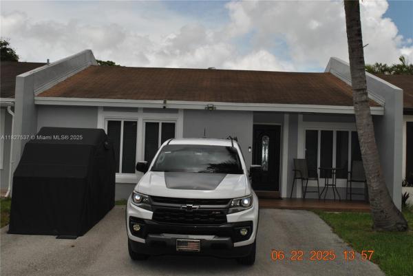 Evergreen Homes Villas, 5811 SW 139th Ct, Kendale Lakes, Florida 33183, image 3