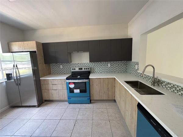 Chateaux Gardens, 11810 NE 19th Dr #8, North Miami, Florida 33181, image 1