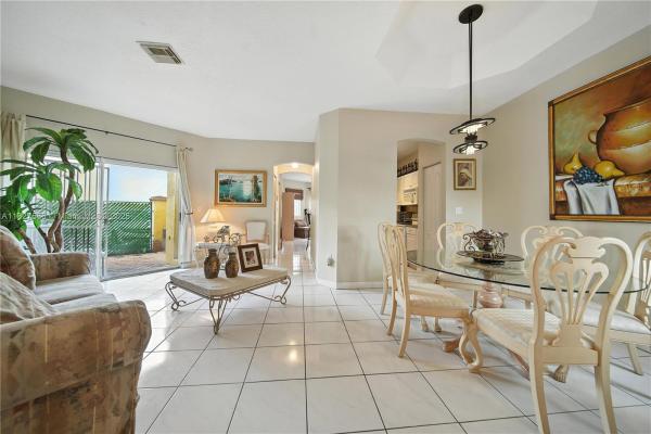 Les Jardins, 8260 NW 10 St #4, Fountainebleau, Florida 33126, image 3