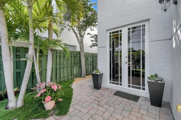 Pulani Villas, 1110 SE 4th Ave, Fort Lauderdale, Florida 33316, image 1