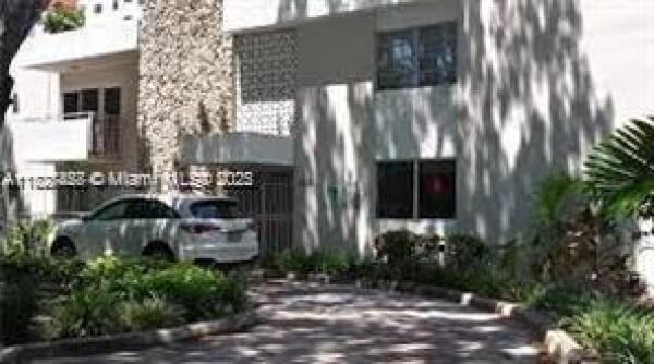 Mariposa Manor, 1235 Mariposa Ave #8, Coral Gables, Florida 33146, image 3