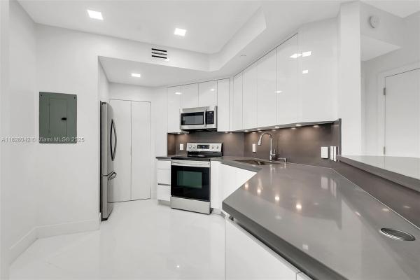 One Tequesta Point, 888 Brickell Key Dr #2100, Miami, Florida 33131, image 1