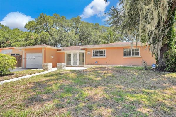 Oak Knoll, 971 NE 153rd St, Golden Glades, Florida 33162, image 3