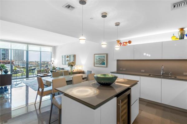 Reach Brickell City Centre, 68 SE 6th St #810, Miami, Florida 33131, image 1