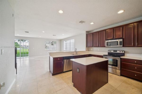 Mandarin Lakes, 13913 SW 278th St, Naranja, Florida 33032, image 3