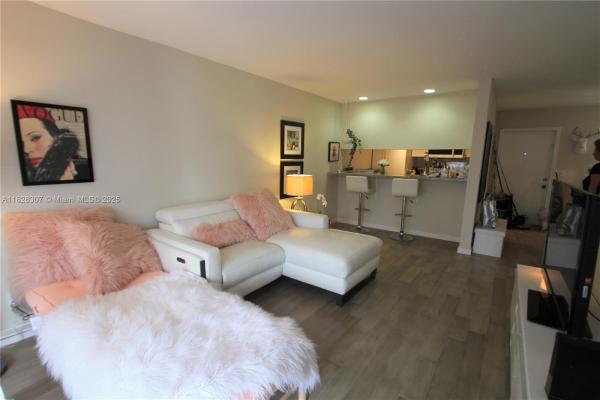 Centre Hill Courts, 825 NW 13th St #1110, Boca Raton, Florida 33486, image 1