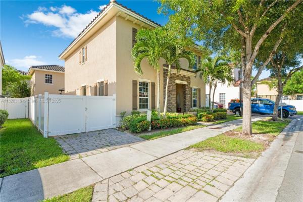 16946 SW 90th Terr Ci Ter, Unincorporated Dade County, Florida 33196, image 1