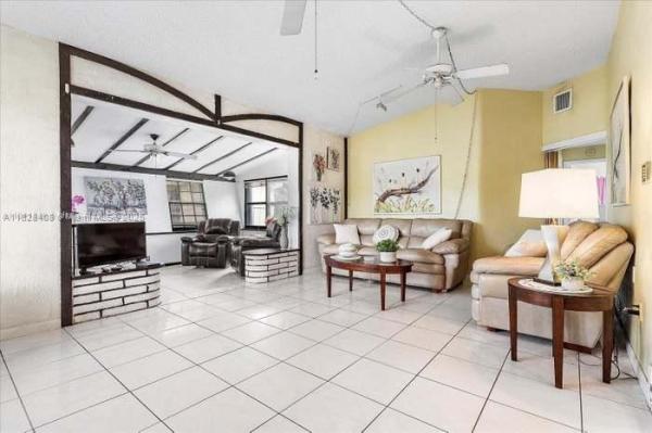 Shorewood Heights, 450 NE 175th St, North Miami Beach, Florida 33162, image 3