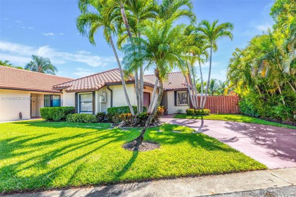 Pasadena Pool Homes At Pembroke Lakes South, 220 SW 113th Ter, Pembroke Pines, Florida 33025, image 2