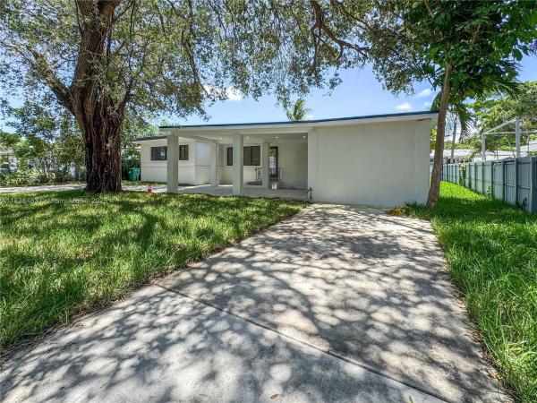 Pleasant Village, 760 NE 163rd St, North Miami Beach, Florida 33162, image 2