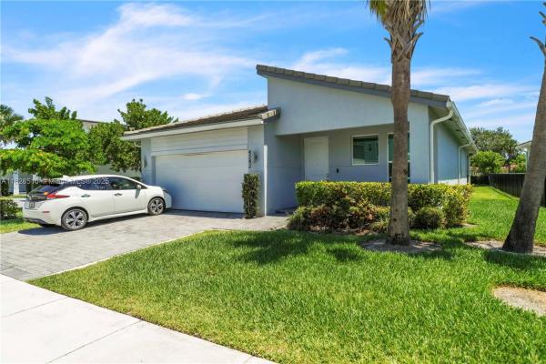 Veleiros At Crystal Lake, 4242 Rosa Dr, Deerfield Beach, Florida 33064, image 1