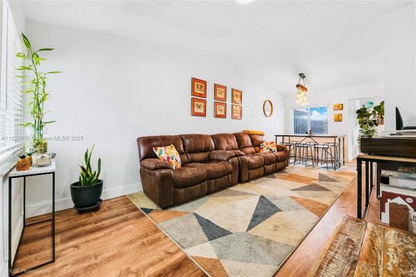 Bird Lakes Townhouses, 4817 SW 145th Ave, Kendale Lakes, Florida 33175, image 3
