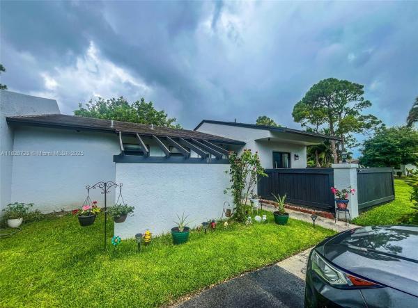 Indian Trail Villas, 61 W Seminole Ct W, Royal Palm Beach, Florida 33411, image 3