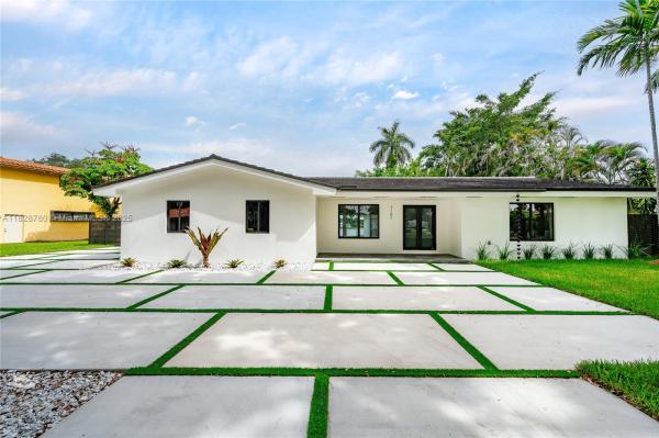 Loch Lomond, 7101 E Troon Cir, Miami Lakes, Florida 33014, image 1