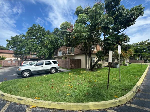 Apple Creek, 7523 W Sunrise Blvd #B2, Plantation, Florida 33313, image 1