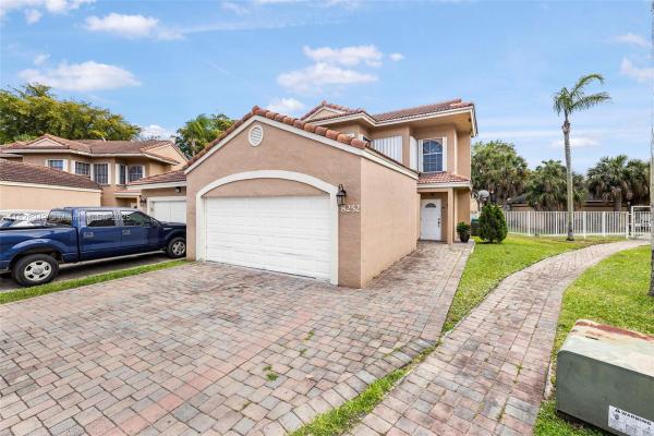 Seville Place, 8252 NW 191st Ln #15R, Hialeah, Florida 33015, image 3