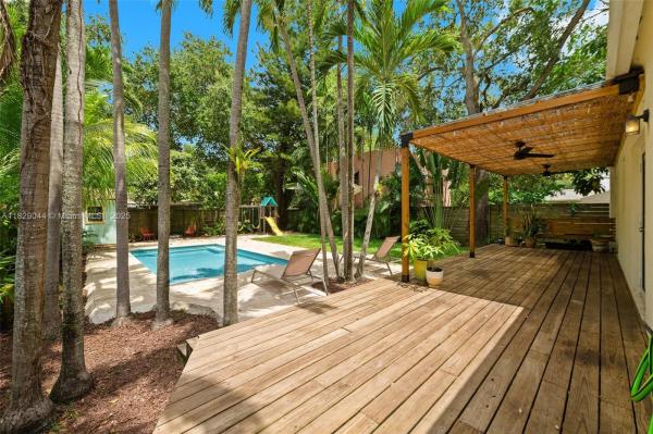 Oakland Grove, 8325 NE 3rd Ave, Miami, Florida 33138, image 1