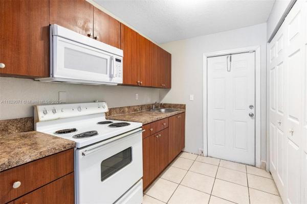 Gracewood, 6048 Buchanan St, Hollywood, Florida 33024, image 3