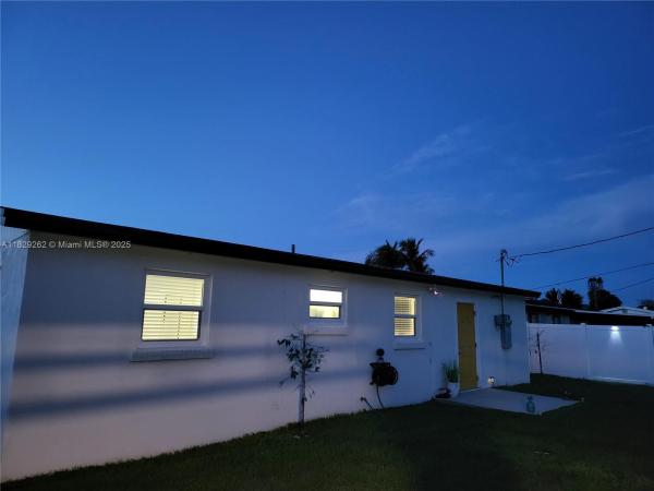 Nicholas Park, 4356 S Mary Cir, Palm Beach Gardens, Florida 33410, image 1