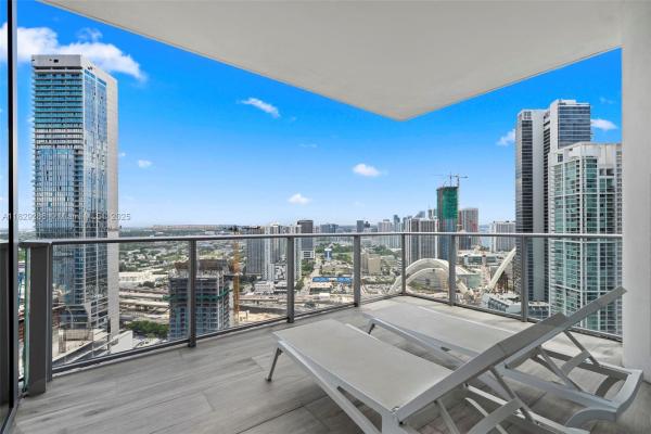 Paramount Miami Worldcenter, 851 NE 1st Ave 3201, Miami, Florida 33132, image 1