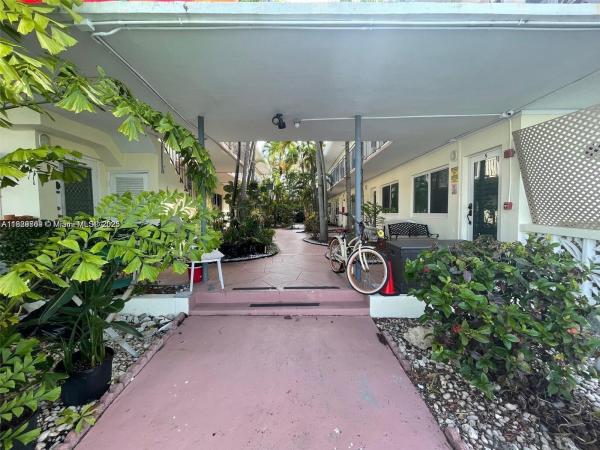 Creek Club, 8040 Tatum Waterway Dr #3, Miami Beach, Florida 33141, image 1