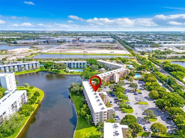 Gathering Place At Cypress Bend, 2106 S Cypress Bend Dr #203, Pompano Beach, Florida 33069, image 2