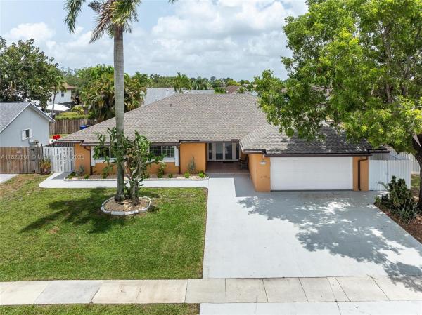 Tanglewood Lakes, 721 SW 96th Ave, Pembroke Pines, Florida 33025, image 1