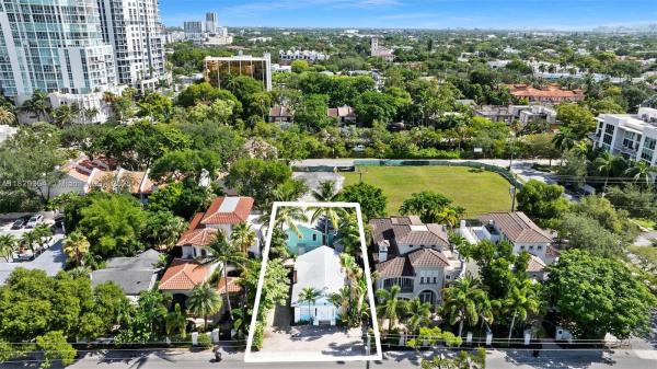 Colee Hammock, 817 SE 2nd Ct, Fort Lauderdale, Florida 33301, image 1