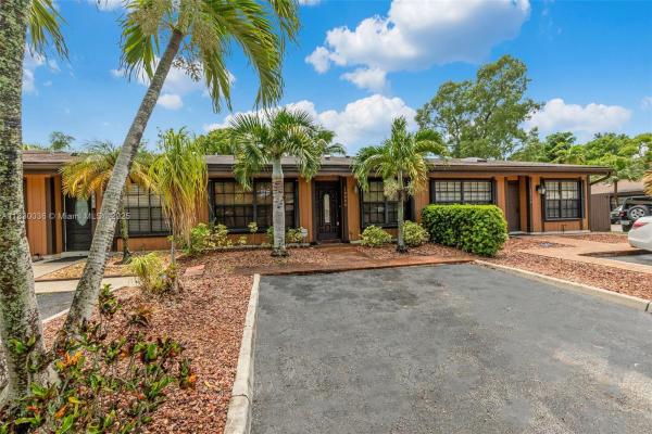 Cedarwoods At Pembroke Lakes, 10980 Olive Ave, Pembroke Pines, Florida 33026, image 1