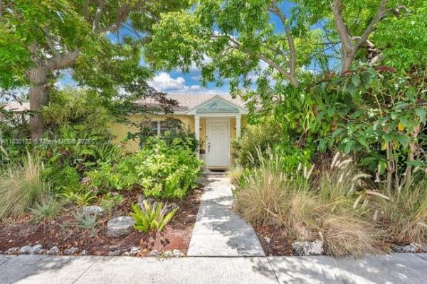 Lake Worth Town, 209 S Palmway, Lake Worth Beach, Florida 33460, image 1