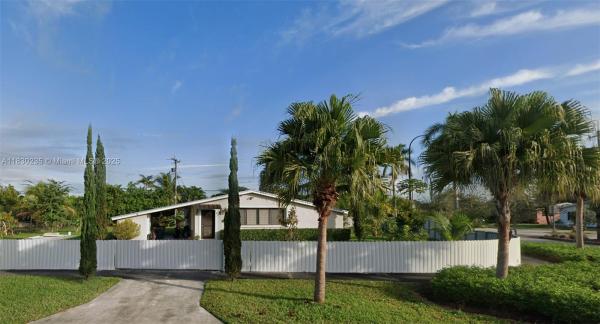 Holiday House, 9465 Cutler Ridge Dr, Cutler Bay, Florida 33157, image 1