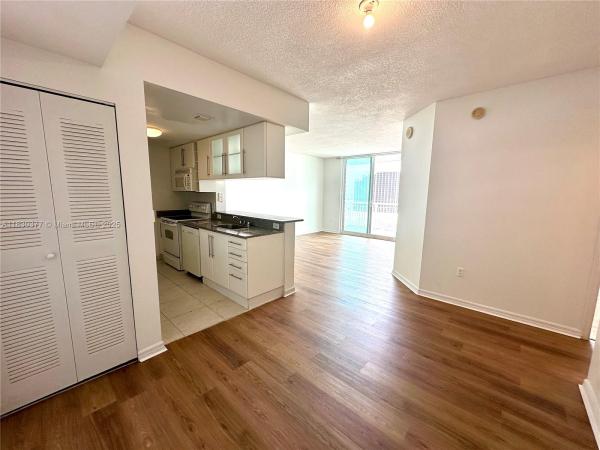 1800 Biscayne Plaza, 275 NE 18th St #2004, Miami, Florida 33132, image 1