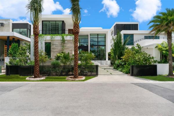 Leeward Cove, 1045 N Venetian Dr, Miami, Florida 33139, image 1