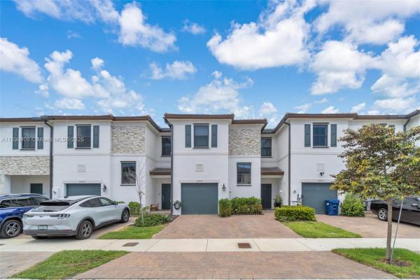 Crystal Cay, 10057 SW 231st Ln, Cutler Bay, Florida 33190, image 3